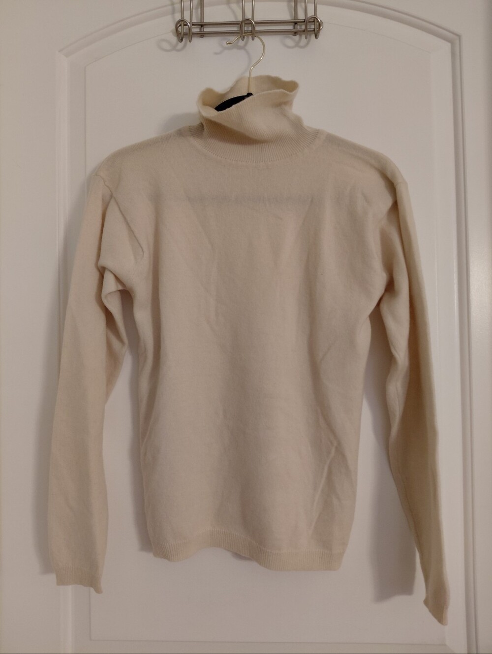 Preswick & Moore 100% cashmere medium  Ivory Cream turtleneck sweater